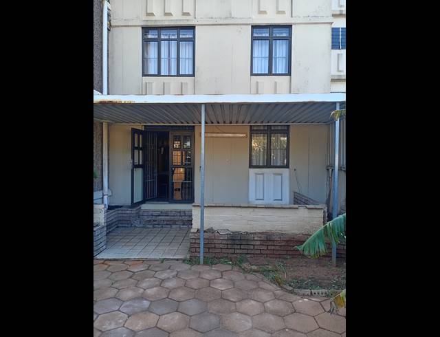 3.5 BEDROOM APARTMENT FOR SALE IN MONTCLAIR